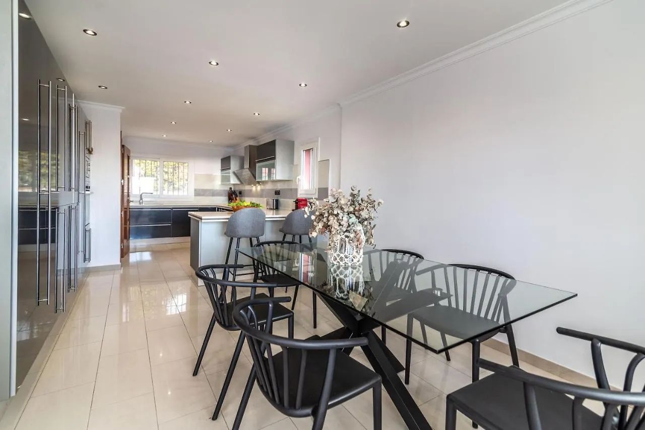 Vacation Marbella I Villa Adelfas, Andalusian Style, Private Pool, Sea View 0*,  ספרד